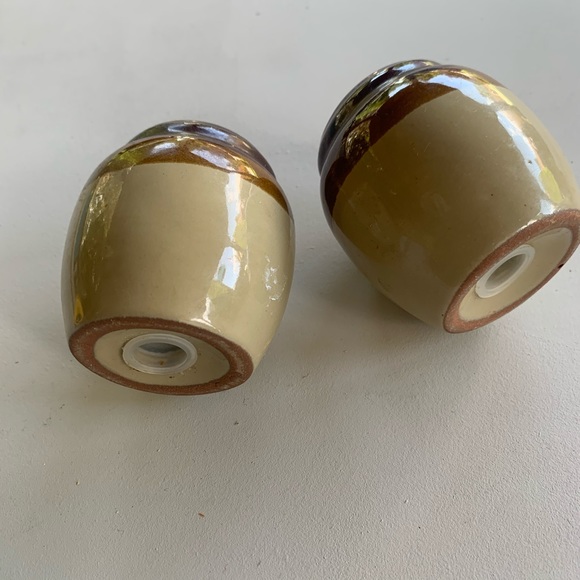 Vintage Salt & Pepper Shakers - Picture 4 of 6